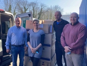 Un convoi humanitaire avec des vivres et des dispositifs médicaux s'est rendu en Pologne.